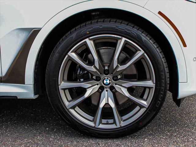 Photo of 2022 Alpine White BMW X7
