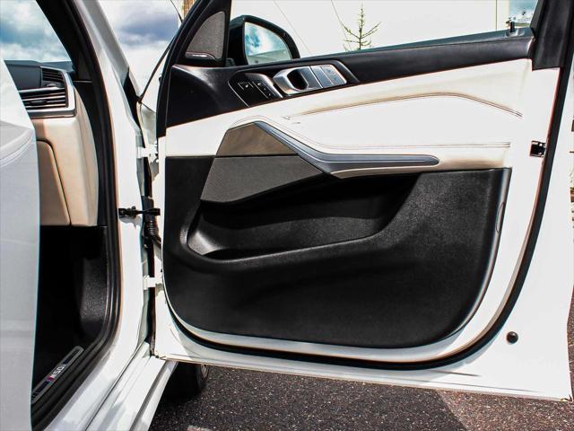 Photo of 2022 Alpine White BMW X7