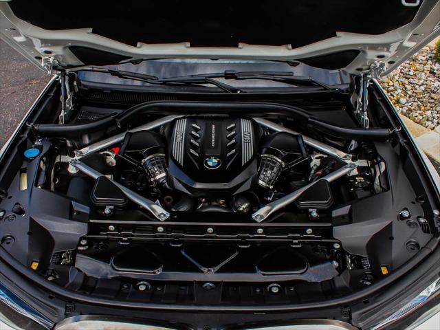 Photo of 2022 Alpine White BMW X7