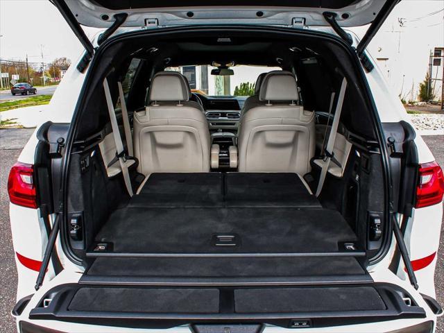 Photo of 2022 Alpine White BMW X7