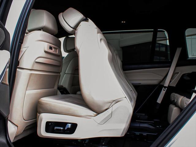 Photo of 2022 Alpine White BMW X7
