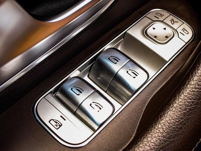 Photo of 2023 White Mercedes-Benz GLE 350