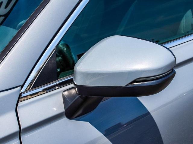 Photo of 2024 Urban Gray Pearl Honda CR-V