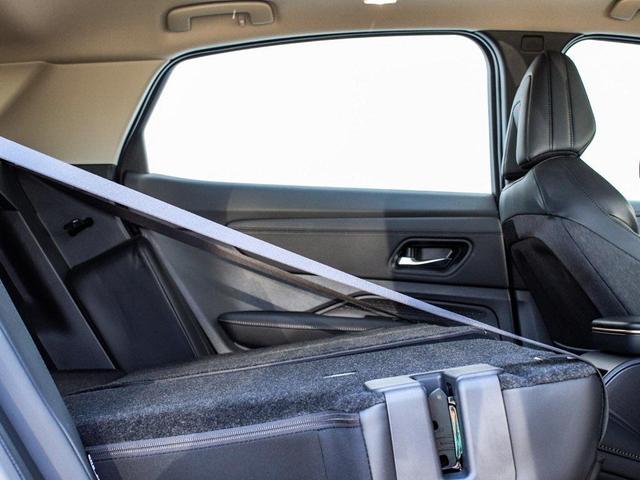 Photo of 2024 Everest White Pearl Tricoat/Black Diamond Pearl Nissan ARIYA