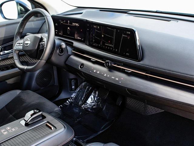 Photo of 2024 Everest White Pearl Tricoat/Black Diamond Pearl Nissan ARIYA