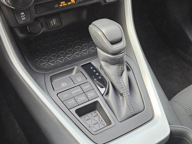 Photo of 2025 SILV SKY MET Toyota RAV4
