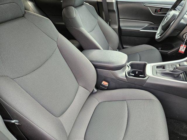 Photo of 2025 SILV SKY MET Toyota RAV4