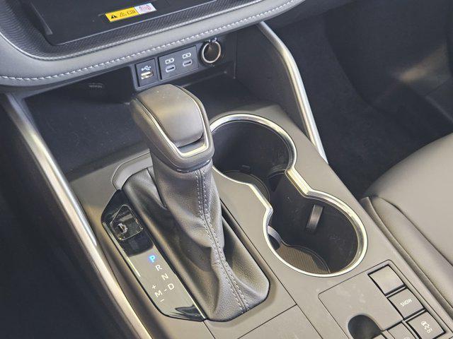 Photo of 2025 Midnight Black Metallic Toyota Highlander