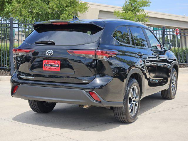 Photo of 2025 Midnight Black Metallic Toyota Highlander