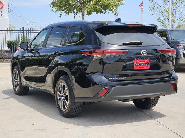 Photo of 2025 Midnight Black Metallic Toyota Highlander