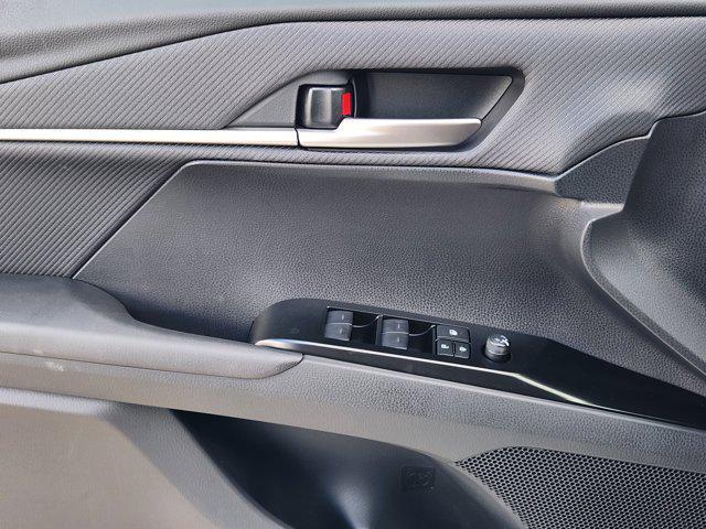 Photo of 2025 Ice Cap Toyota Camry