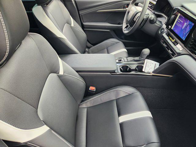 Photo of 2025 Ice Cap Toyota Camry