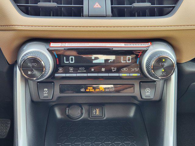 Photo of 2025 Ice Cap Toyota RAV4