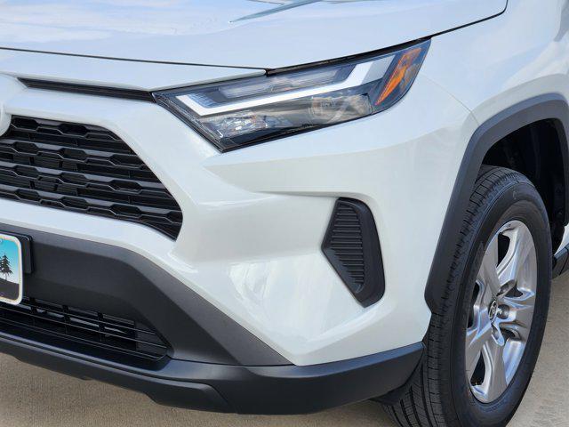Photo of 2025 Ice Cap Toyota RAV4