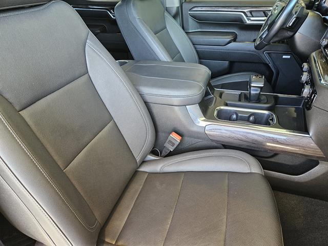 Photo of 2023 Black Chevrolet Silverado 1500