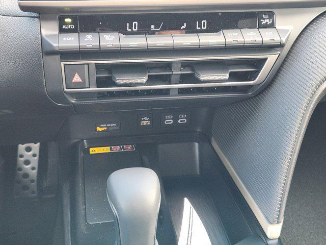 Photo of 2025 Ice Cap Toyota Camry