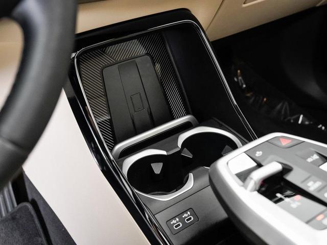 Photo of 2024 Mineral White Metallic BMW X1