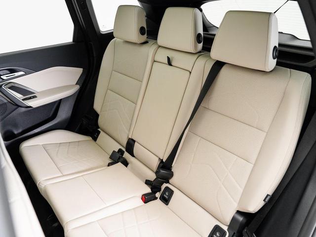 Photo of 2024 Mineral White Metallic BMW X1