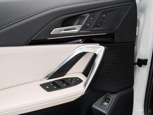 Photo of 2024 Mineral White Metallic BMW X1