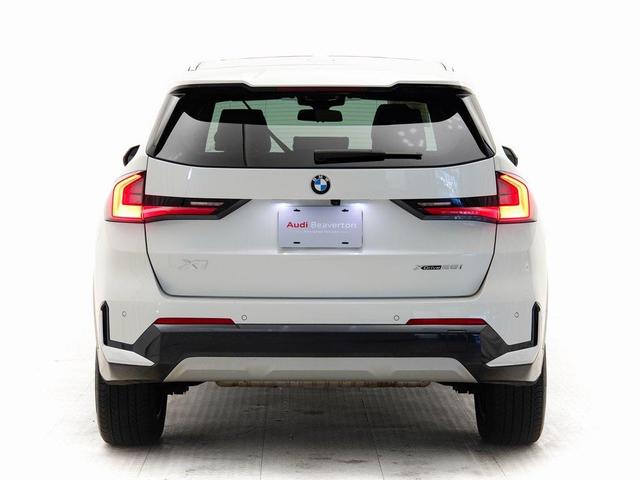 Photo of 2024 Mineral White Metallic BMW X1