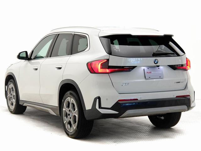 Photo of 2024 Mineral White Metallic BMW X1