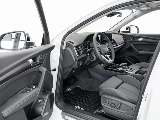 Photo of 2025 Glacier White Metallic Audi Q5