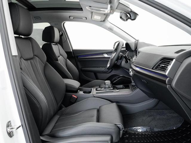 Photo of 2025 Glacier White Metallic Audi Q5