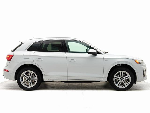 Photo of 2025 Glacier White Metallic Audi Q5