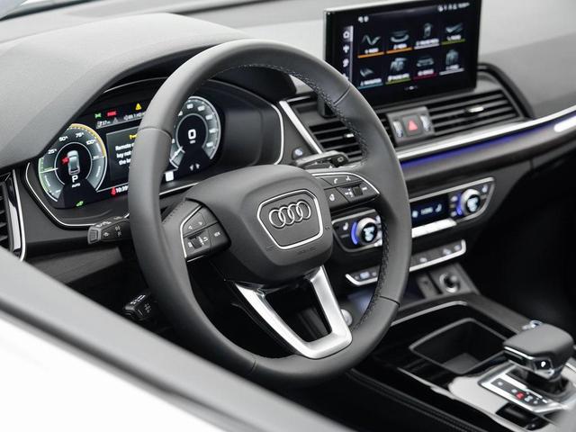 Photo of 2025 Glacier White Metallic Audi Q5