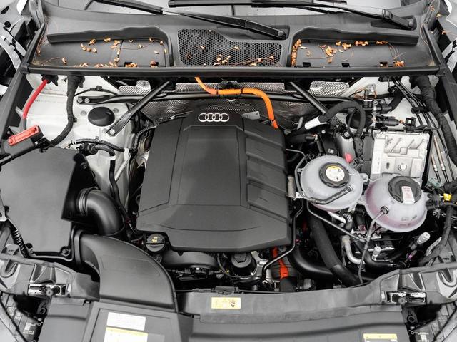 Photo of 2025 Glacier White Metallic Audi Q5