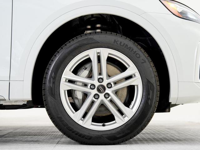 Photo of 2025 Glacier White Metallic Audi Q5