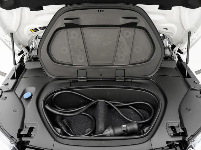 Photo of 2022 Crystal White Metallic Volvo XC40 Recharge Pure Electric
