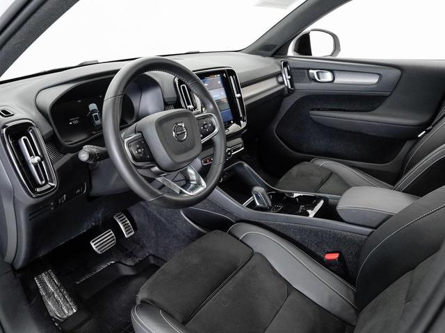 Photo of 2022 Crystal White Metallic Volvo XC40 Recharge Pure Electric