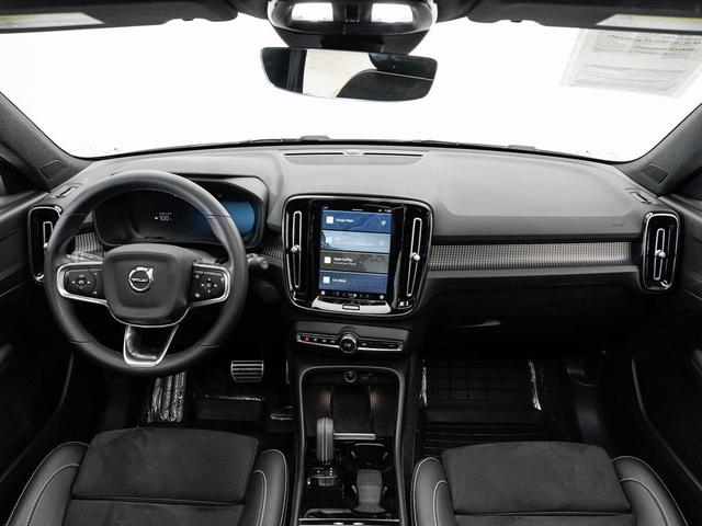 Photo of 2022 Crystal White Metallic Volvo XC40 Recharge Pure Electric