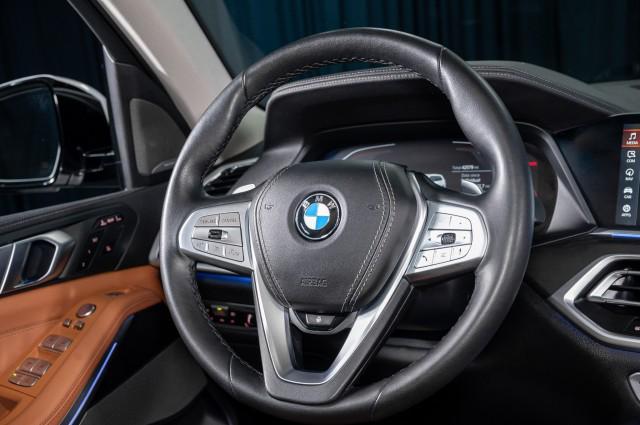 Photo of 2021 Mineral White Metallic BMW X7
