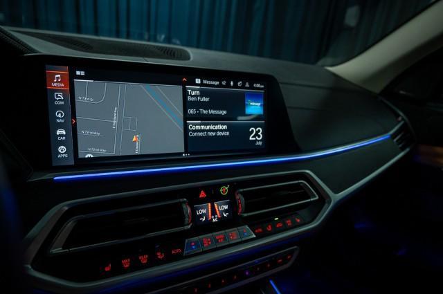 Photo of 2021 Mineral White Metallic BMW X7