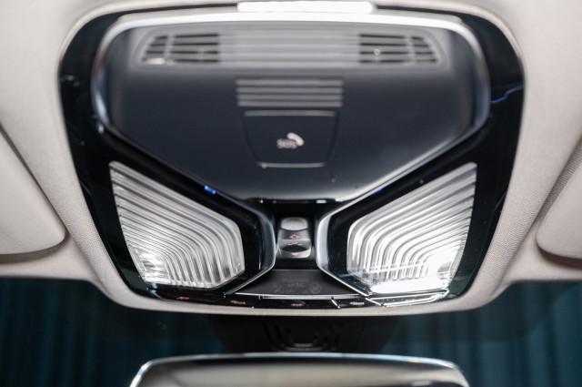 Photo of 2021 Mineral White Metallic BMW X7