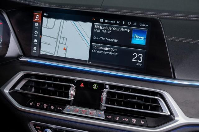 Photo of 2021 Mineral White Metallic BMW X7