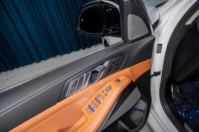 Photo of 2021 Mineral White Metallic BMW X7