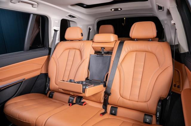 Photo of 2021 Mineral White Metallic BMW X7
