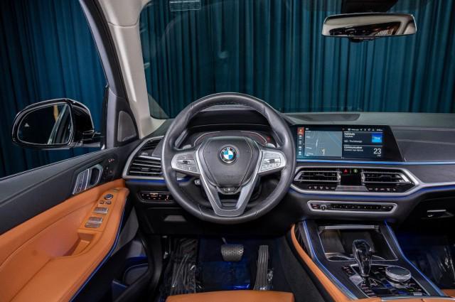 Photo of 2021 Mineral White Metallic BMW X7