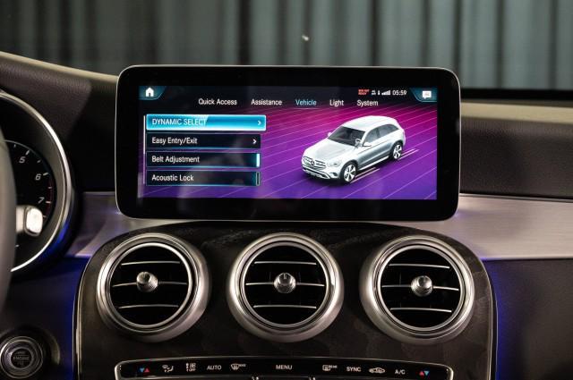 Photo of 2022 Polar White Mercedes-Benz GLC 300