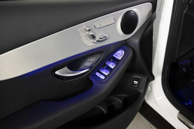 Photo of 2022 Polar White Mercedes-Benz GLC 300
