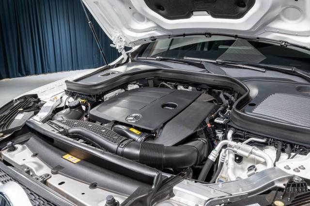 Photo of 2022 Polar White Mercedes-Benz GLC 300