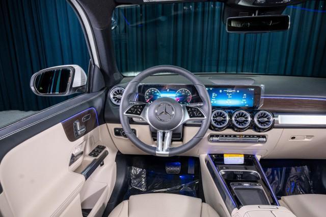 Photo of 2025 Polar White Mercedes-Benz GLB 250
