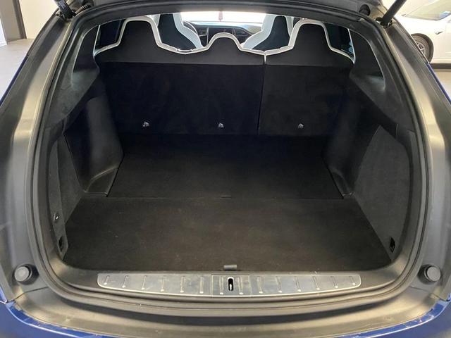 Photo of 2018 blue Tesla Model X