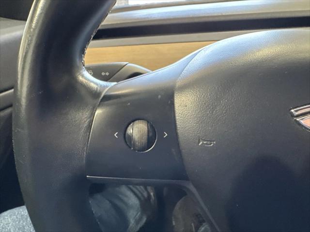 Photo of 2017 white Tesla Model 3
