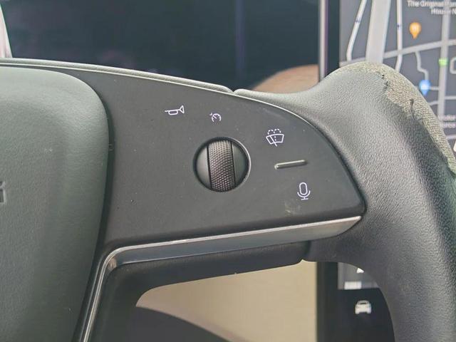 Photo of 2022 grey Tesla Model X