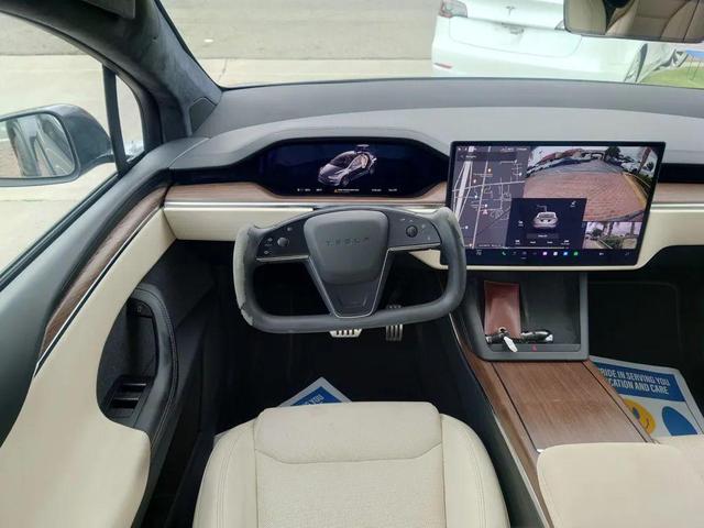 Photo of 2022 grey Tesla Model X