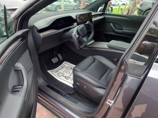 Photo of 2022 grey Tesla Model X